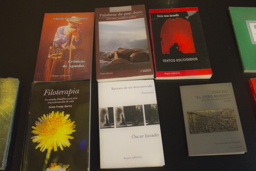 Algunos de los libros publicados por Hoyos Editores en Manizales.